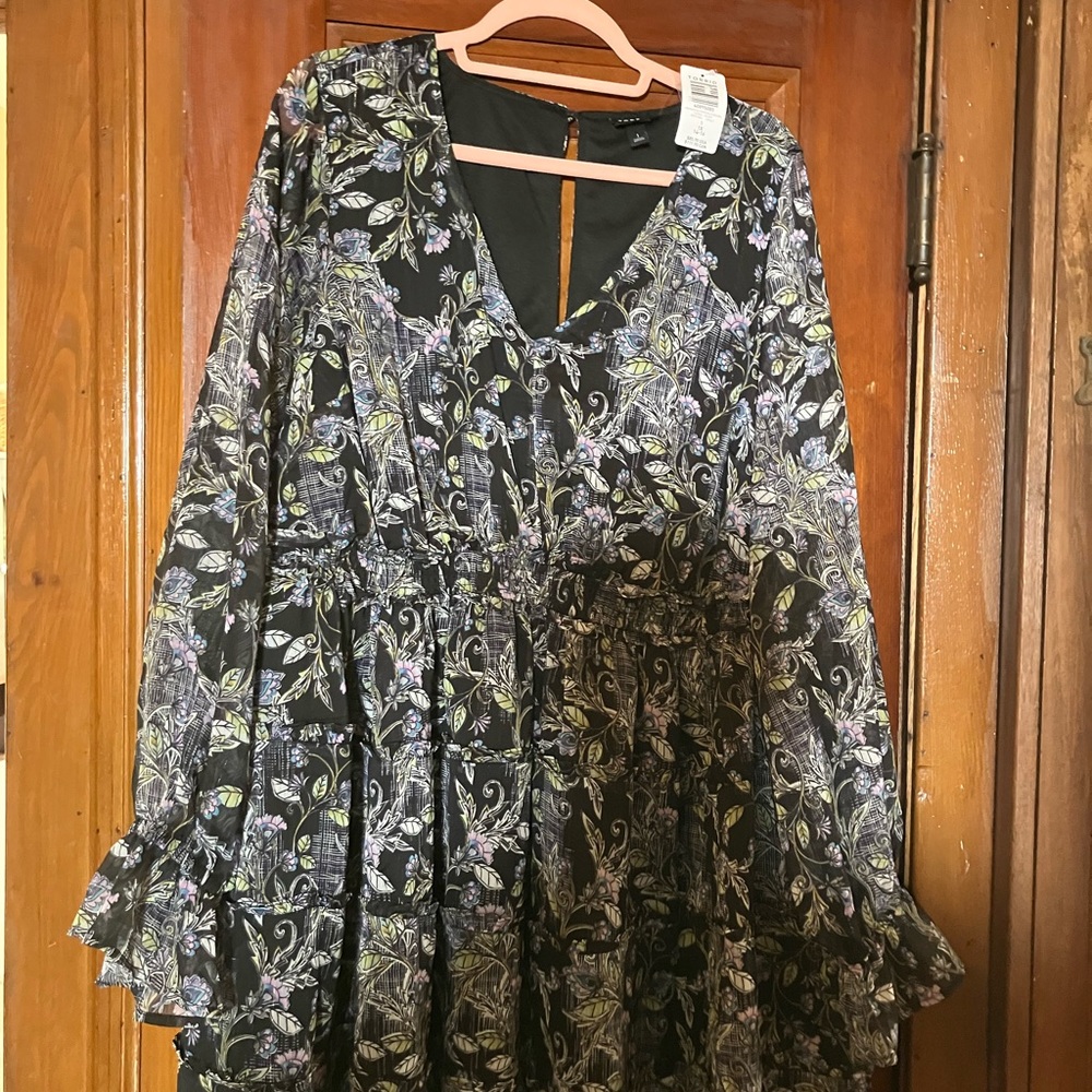 NWT Torid beautiful navy floral  Women’s dress with sheer sleeves size 1